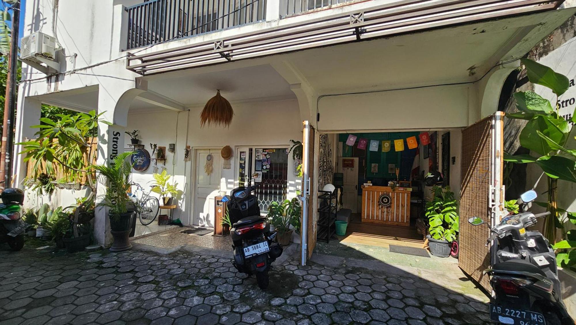 Oke Baik Hostel Yogyakarta Exterior photo